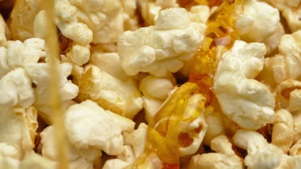 Masła Sos Rozlewa Popcorn — Wideo stockowe