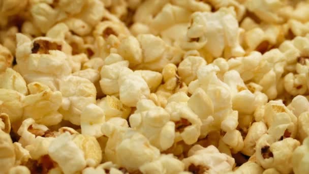 Gouden Popcorn Verplaatsen Shot — Stockvideo