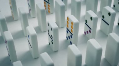 Atış kadar hareketli çizgili Domino