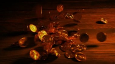 Bozukluklar Ateş Işığında Masaya Düşer