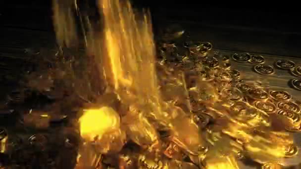 Велика Купа Сяючих Золотих Монет Розливаються Столі — стокове відео