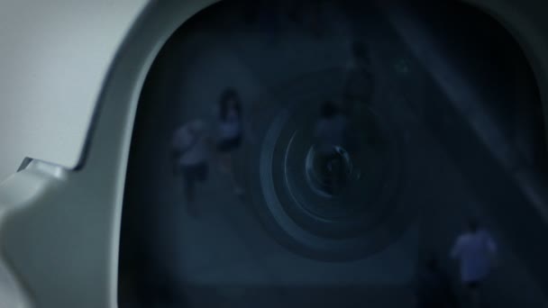 Άνθρωποι Πόδια Κάτω Από Την Πόλη Δρόμο Cctv Αντανάκλαση — Αρχείο Βίντεο