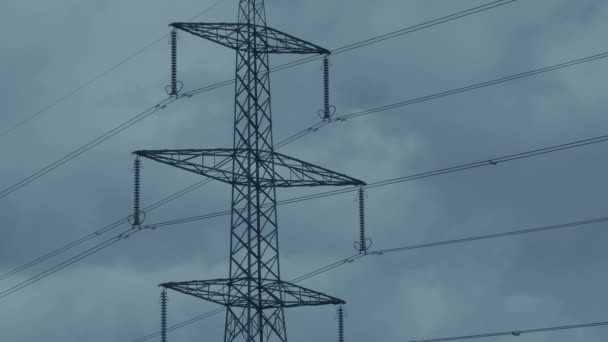 Linee Elettriche Torre Con Nuvole Che Muovono Dietro — Video Stock