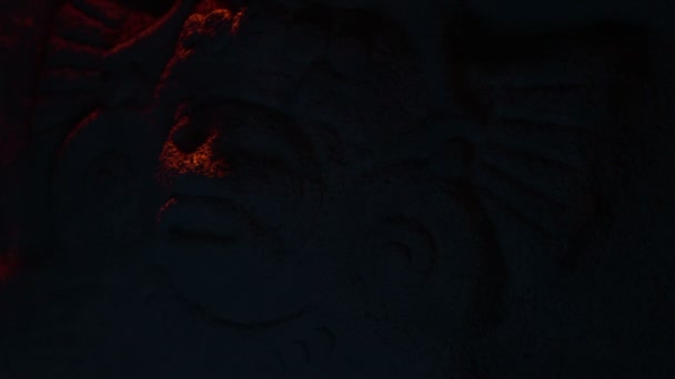 Estatua Maya Iluminada Con Fuego — Vídeo de stock