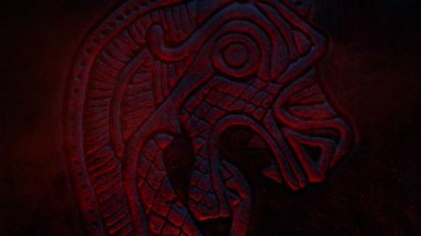 Korkunç Viking Ejderhası Yaratık Kayası Ateş Işığında Oyma