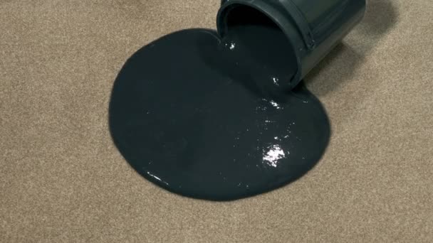 Black Paint Pot Wordt Omgestoten Diy Accident — Stockvideo