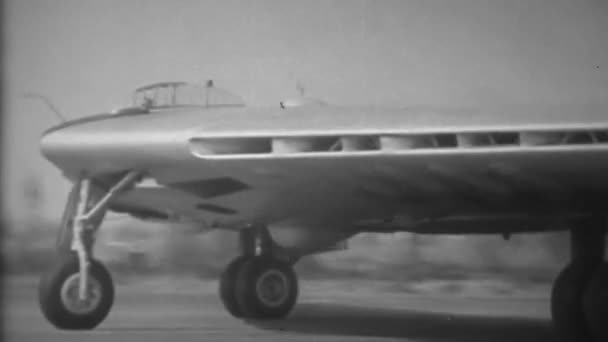 Ww2 Experimenteel Vleugelvliegtuig Montage — Stockvideo