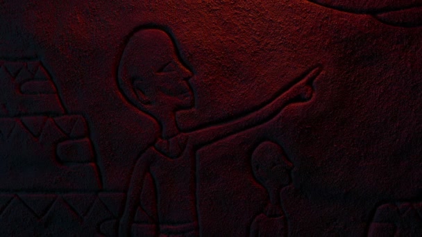 Ludzie Wskazujący Sky Rock Carving Lit — Wideo stockowe