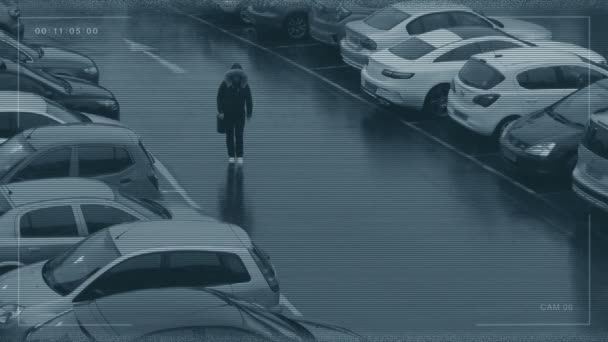 Cctv Άνθρωποι Που Περπατούν Στο Χώρο Στάθμευσης Αυτοκινήτων — Αρχείο Βίντεο