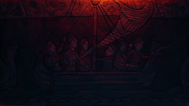Medieval Largo Barco Pared Arte Iluminado Con Fuego — Vídeo de stock