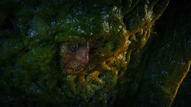 Hombre Limo Alien Cueva Pared — Vídeos de Stock