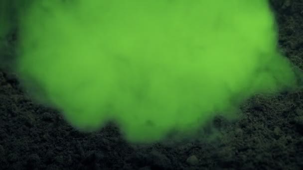 Зеленый Дым Вырывается Вентиляционных Отверстий Гроунде — стоковое видео