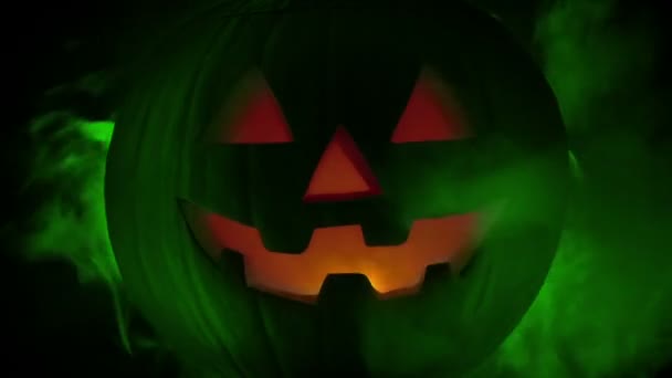 Fumaça Verde Correndo Para Fora Abóbora Halloween — Vídeo de Stock