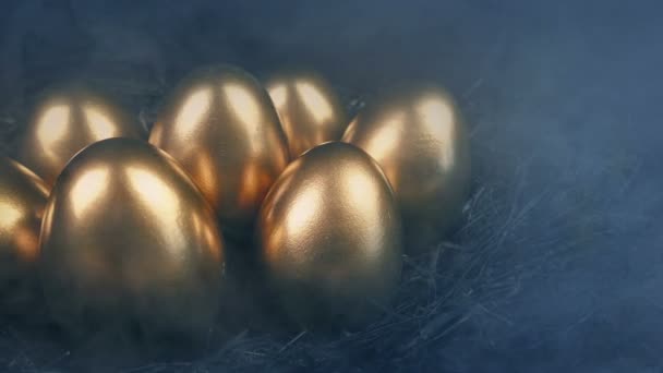 Яйця Золотого Монстра Туманній Печері Фантазії — стокове відео