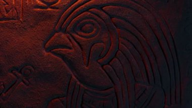 Mısır Tanrısı Horus Yukarıdan Aydınlandı