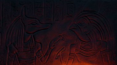 Anubis ve Horus Ateş Işığında Mısır Tanrıları