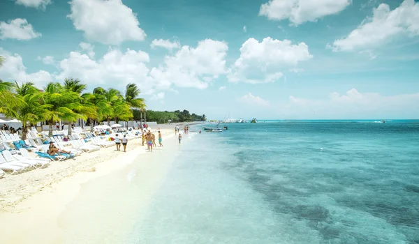 Bella spiaggia sabbiosa sull'isola di Cozumel, Messico — Foto Stock