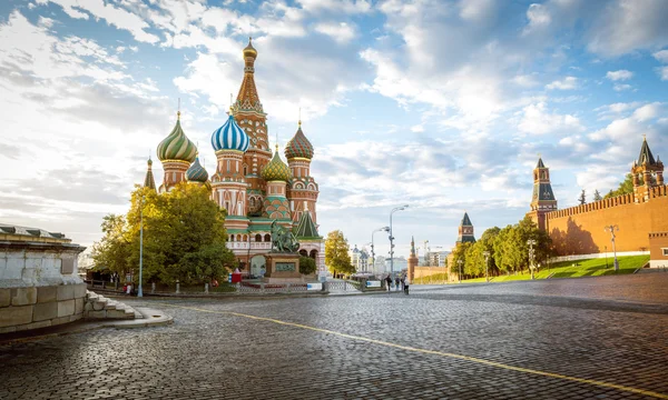 Saint Basil's Cathedral on Red Square in Moscow, Russia — Stock Photo, Image