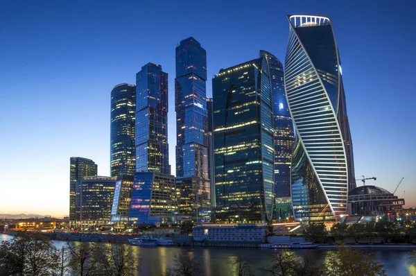 Moscow City International Business Center di notte, Russia — Foto Stock