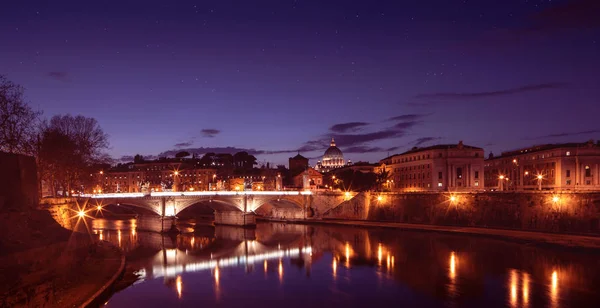 夜、イタリア ローマのパノラマ — ストック写真