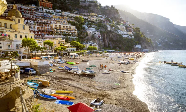 Amalfikusten - stranden i Positano stad, Italien — Stockfoto