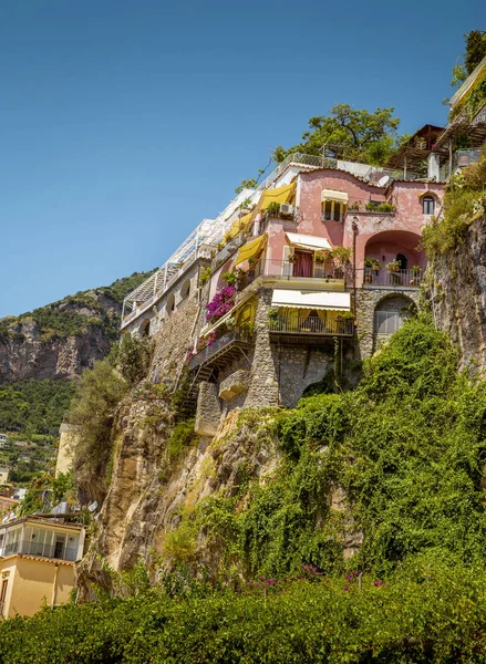 Côte amalfitaine - maison sur roche à Positano, Italie — Photo