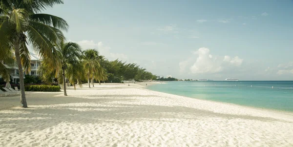 Seven Mile Beach na ostrově Grand Cayman, Kajmanské ostrovy — Stock fotografie
