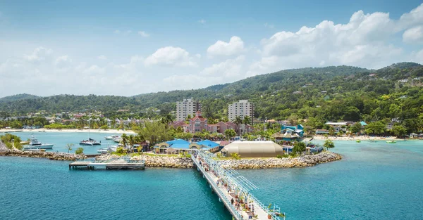 Panorama de porto em Ocho Rios na Jamaica — Fotografia de Stock