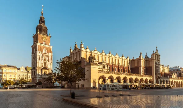 Centro histórico de Cracovia con vestíbulo de tela y ayuntamiento, Po — Foto de Stock