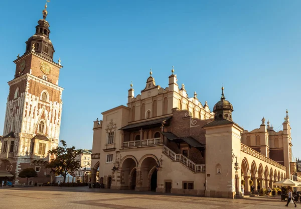 Centro histórico de Cracovia con vestíbulo de tela y ayuntamiento, Po — Foto de Stock