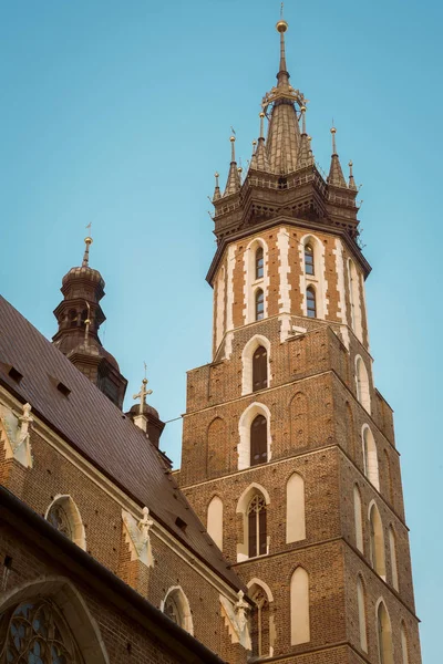 Torre da Basílica de Santa Maria em Cracóvia, Polônia — Fotografia de Stock