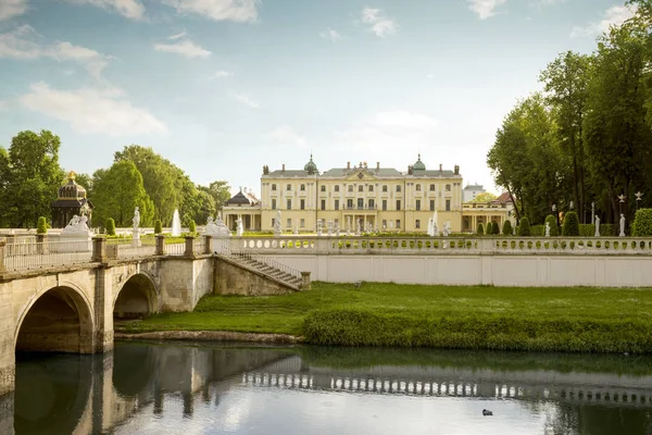 O Palácio e parque Branicki em Bialystok, Polônia — Fotografia de Stock