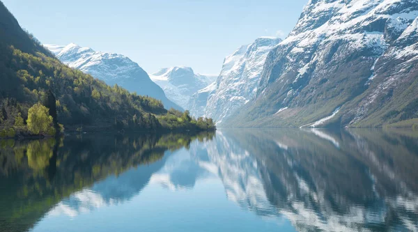 Hermoso panorama de la naturaleza noruega — Foto de Stock