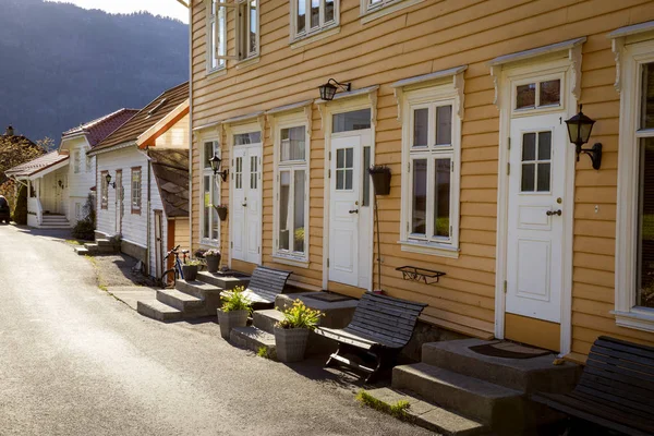 Calle en el casco antiguo noruego — Foto de Stock