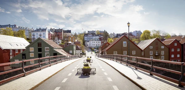 Gamle Bybro bridge uygulamasında eski şehir, Trondheim, Norveç — Stok fotoğraf