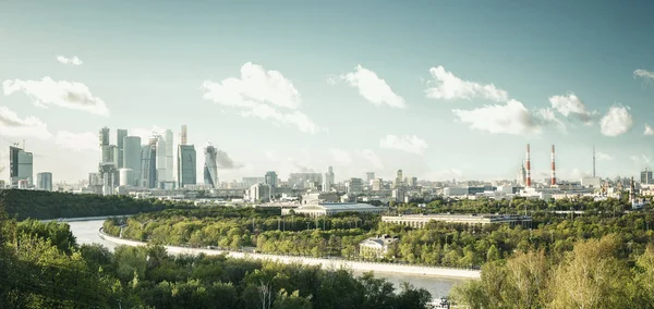 Vista panorámica de la ciudad de Moscú desde Sparrow Hills, Rusia —  Fotos de Stock