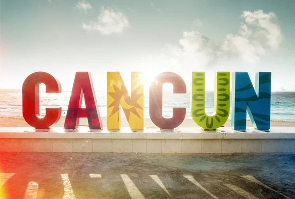 Sinal colorido na praia em Cancun, Riviera Maya, México — Fotografia de Stock