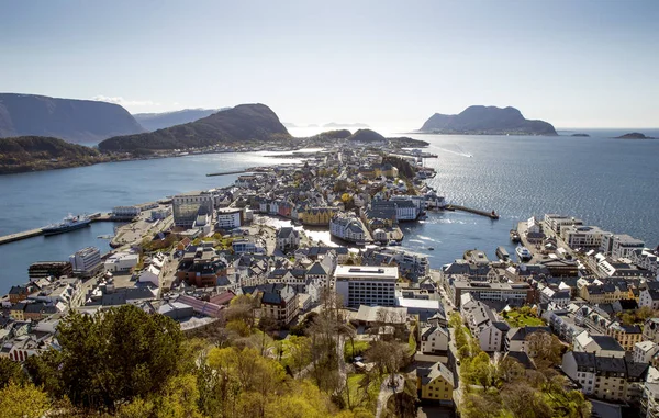 Luchtfoto panorama van Alesund stad — Stockfoto