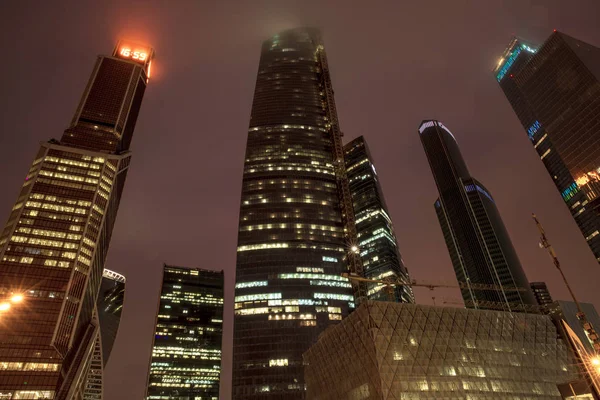 Moscú Centro Internacional de Negocios por la noche, Rusia — Foto de Stock