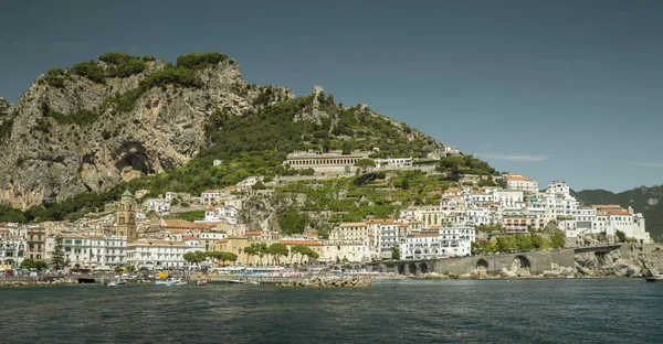 Amalfi stad på Amalfikusten i Italien — Stockfoto