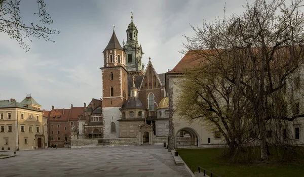 Catedral del Castillo de Wawel en Cracovia, Polonia — Foto de Stock