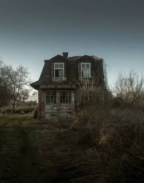 Przerażający i straszny opuszczony dom — Zdjęcie stockowe