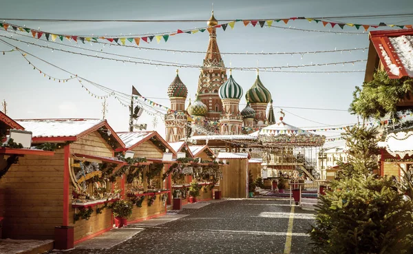 Foire du village de Noël sur la Place Rouge à Moscou, Russie — Photo