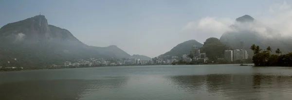 Panorama de Lagoa Rodrigo de Freitas en Rio de Janeiro, Brasil — Foto de Stock