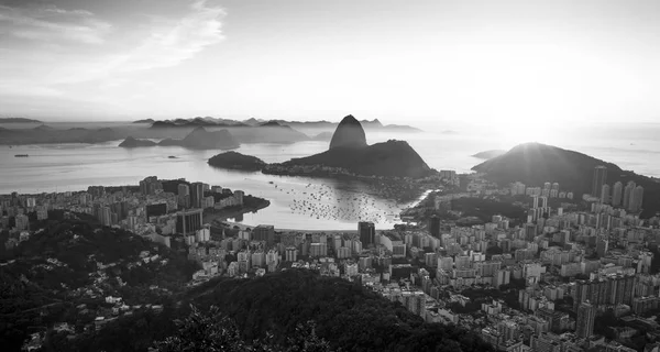 Panorama de la ville de Rio de Janeiro et de la montagne du pain de sucre, Brésil — Photo