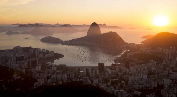 Panoráma a város Rio de Janeiro és a Cukorsüveg-hegyre, Brazília — Stock Fotó