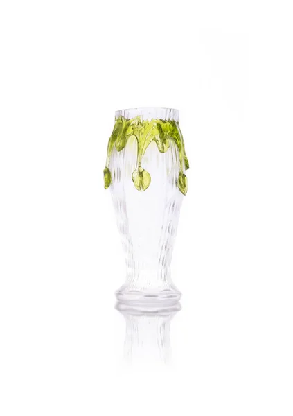 Антикварна скляна ваза ізольована на білому тлі — стокове фото