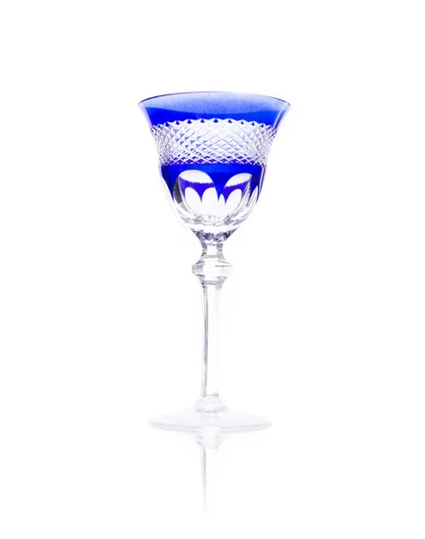 Αντίκες κρύσταλλο wineglass απομονώνονται σε λευκό φόντο — Φωτογραφία Αρχείου