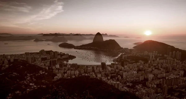 Panoráma města Rio de Janeiro a Sugarloaf mountain, Brazílie — Stock fotografie