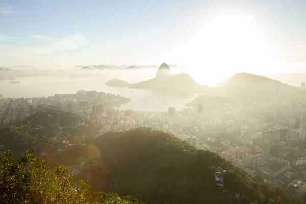 Panorama di Rio de Janeiro città e Sugarloaf montagna, Brasile — Foto Stock